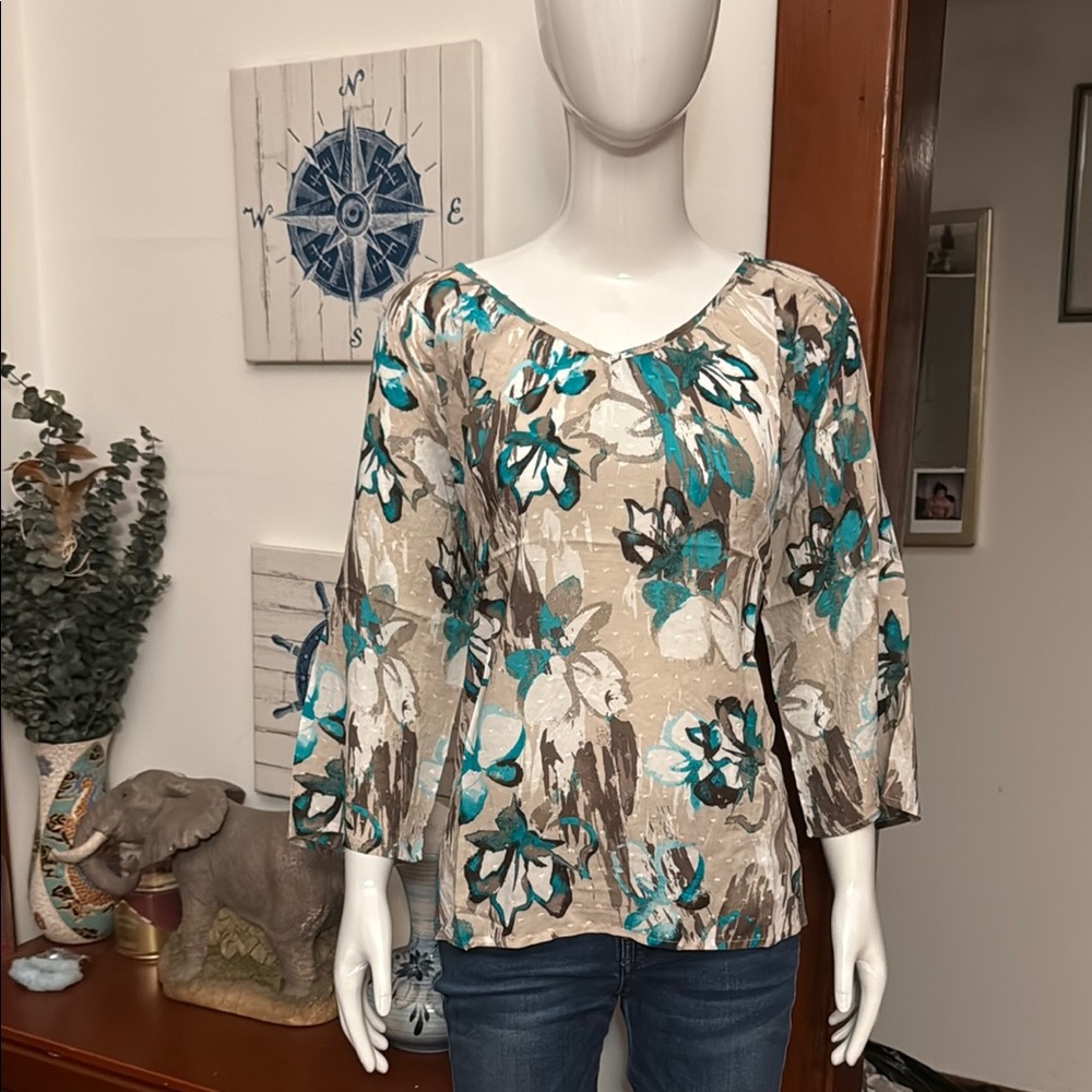 NWT northern reflections size small Floral Print Women's Top